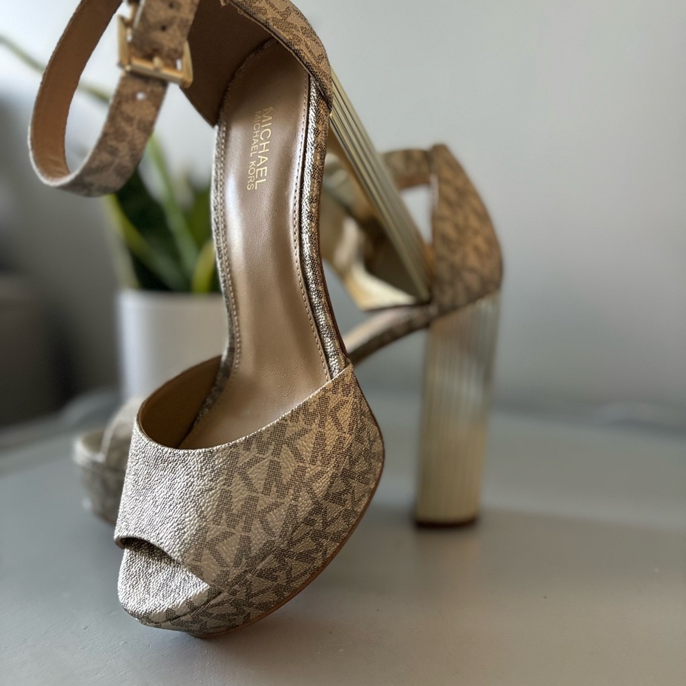 Porter gold  Platform Peep-Toe Pump